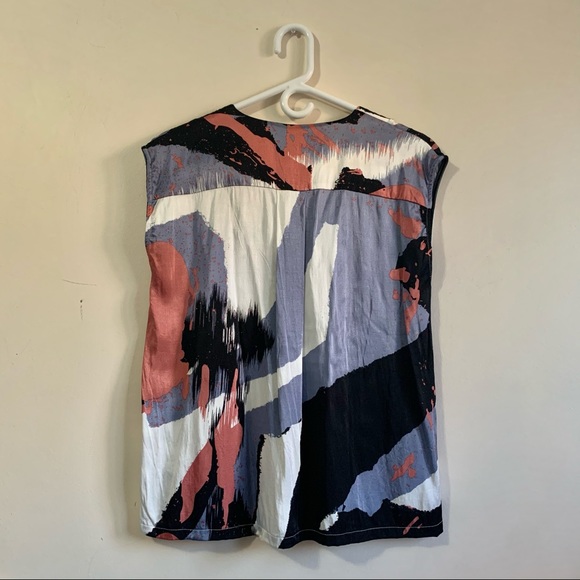 Minimum Abstract Print Sleeveless Top - Picture 5 of 6